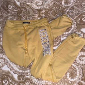 XS Abercrombie & Fitch yellow Sweatpanrs